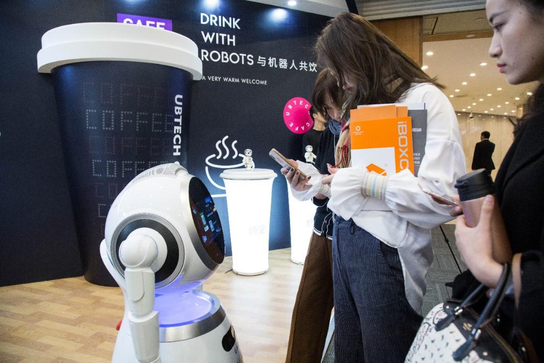 机器人奶茶店——鹿角巷迈出茶饮新零售第一步