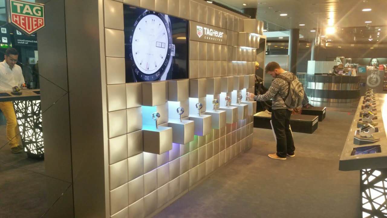 英士达机电为TAG Heure's产品展示台提供解决方案 英士达机电为TAG Heure's产品展示台提供解决方案